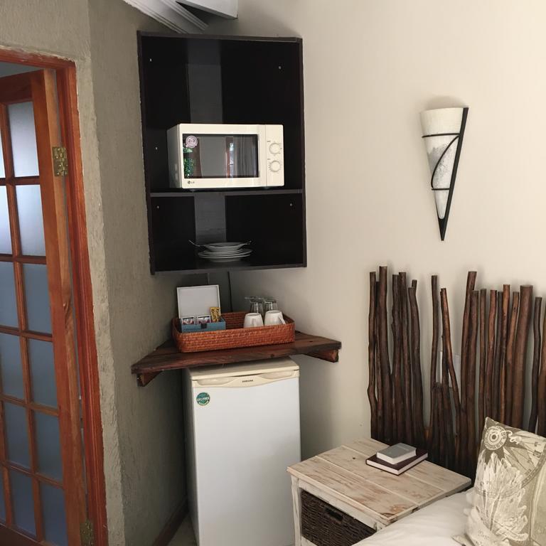 The Birdhouse Bed & Breakfast #No Loadshedding #Solar Energy Gonubie Esterno foto